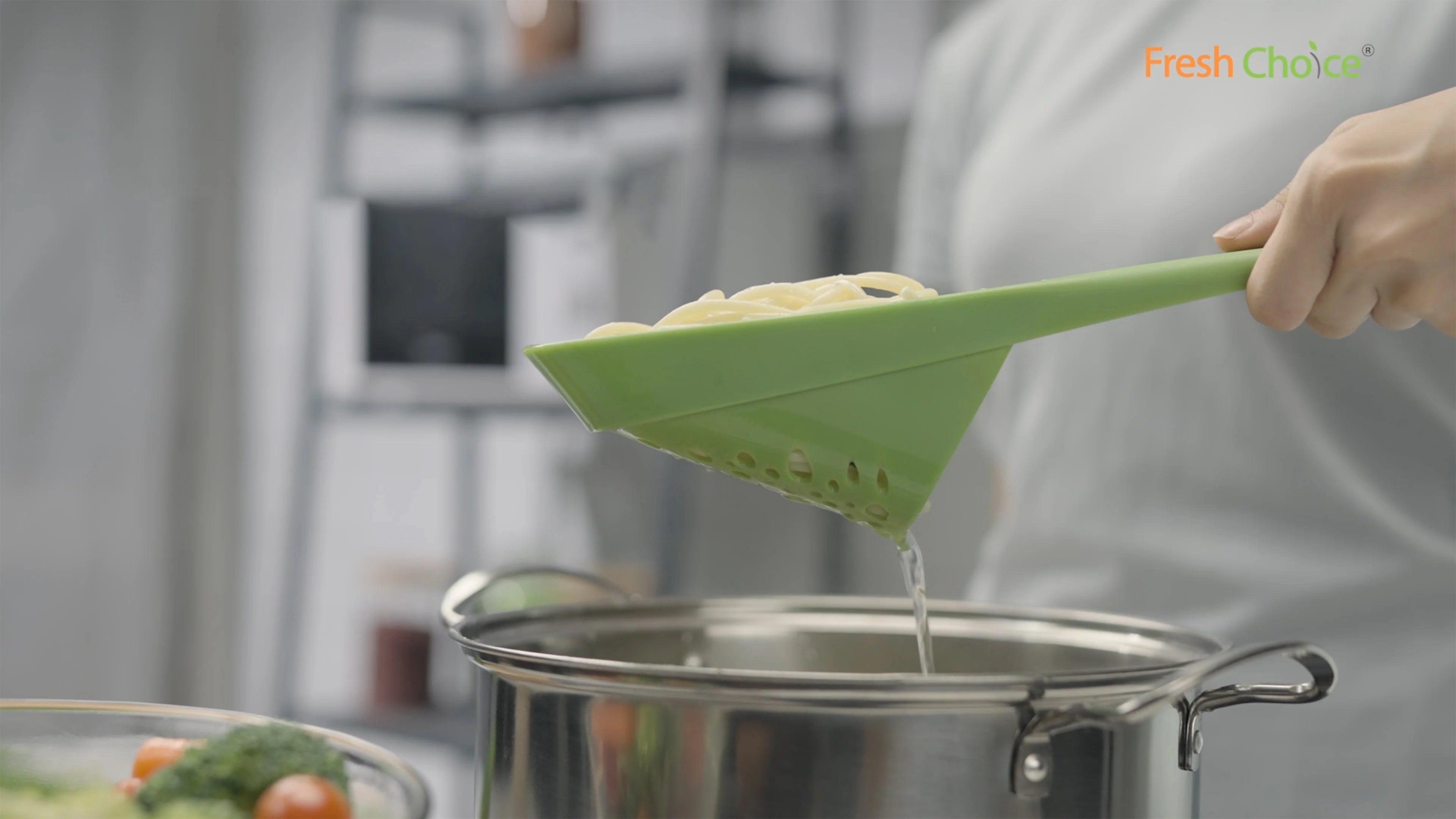 Fresh Choice 4-in-1 Colander Scoop | Measure, Scoop, Drain & Serve
