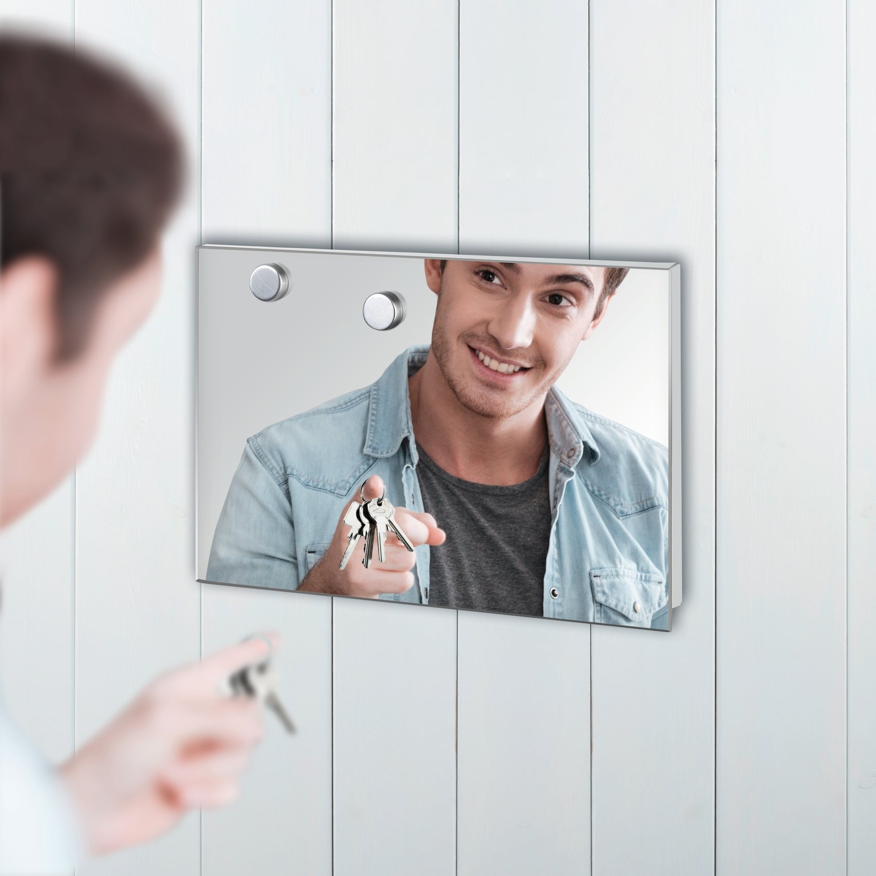 Key Cabinet - Mirrored & Magnetic
