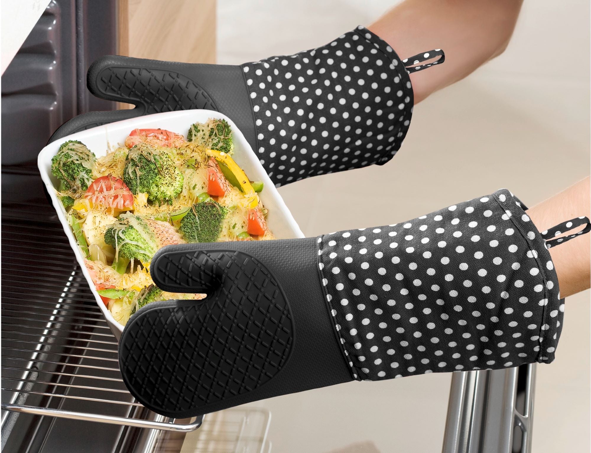 Oven Gloves Silicone 2 Pcs - Black W/ White Dots
