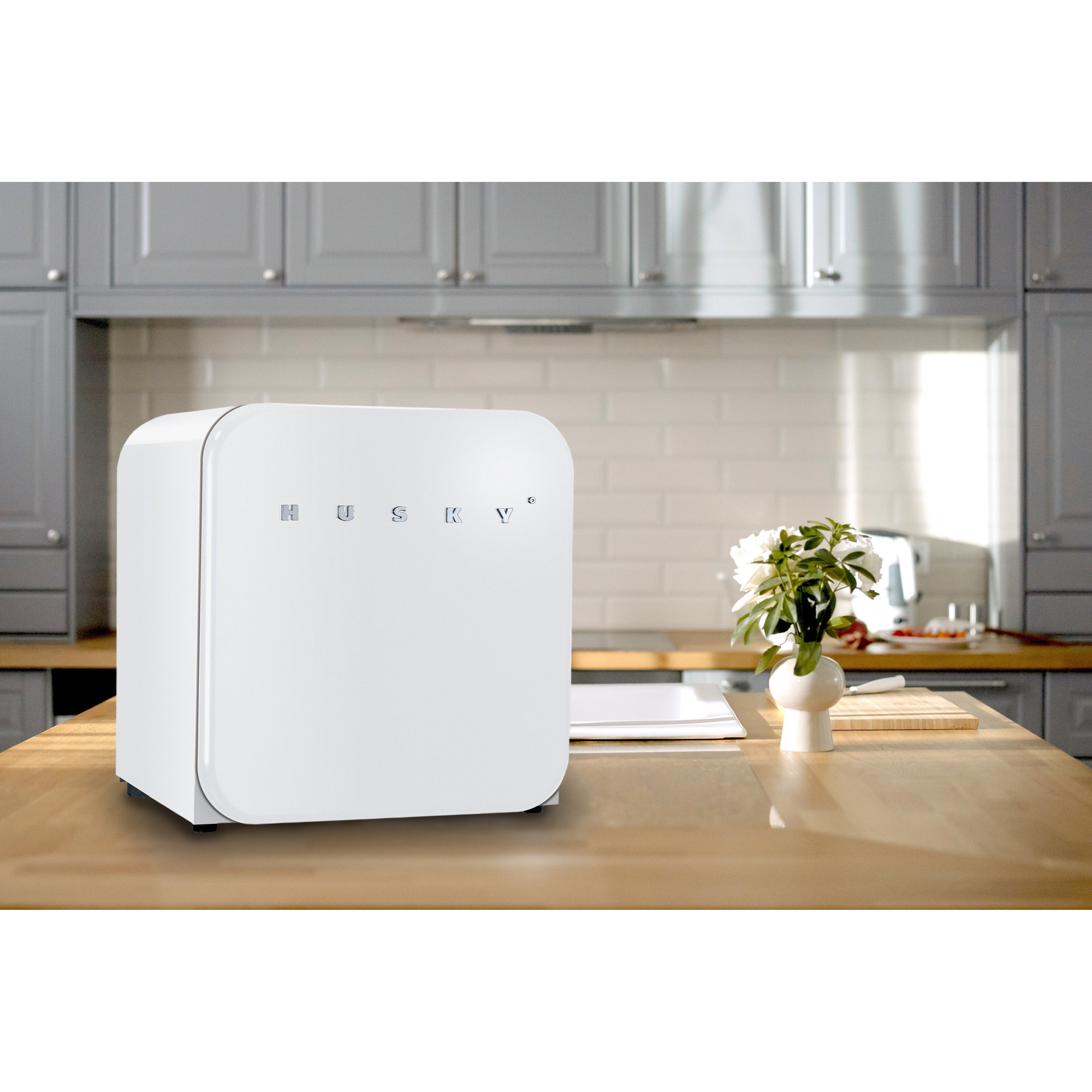 46L Countertop Retro Fridge (Red / White / Black)