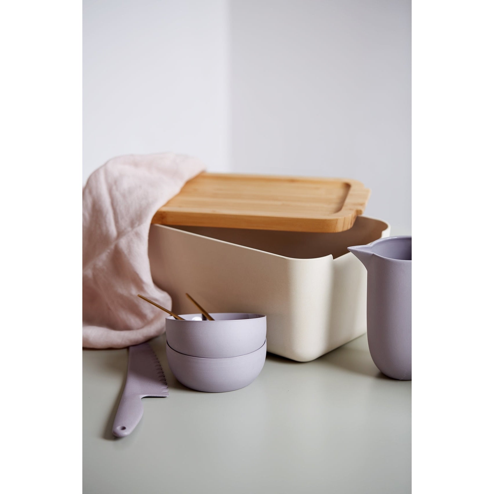 Derry Bread Box - Bamboo Lid & Integrated Cutting Board