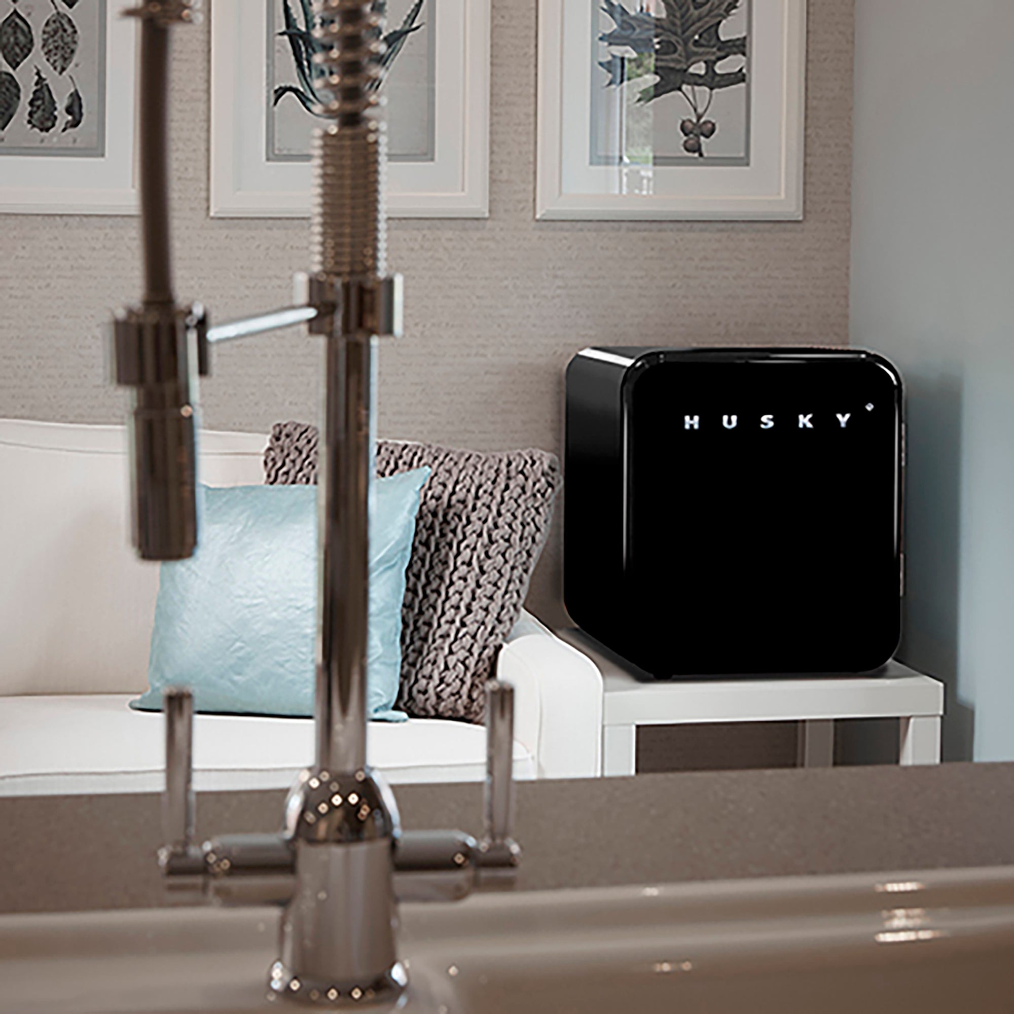 46L Countertop Retro Fridge (Red / White / Black)