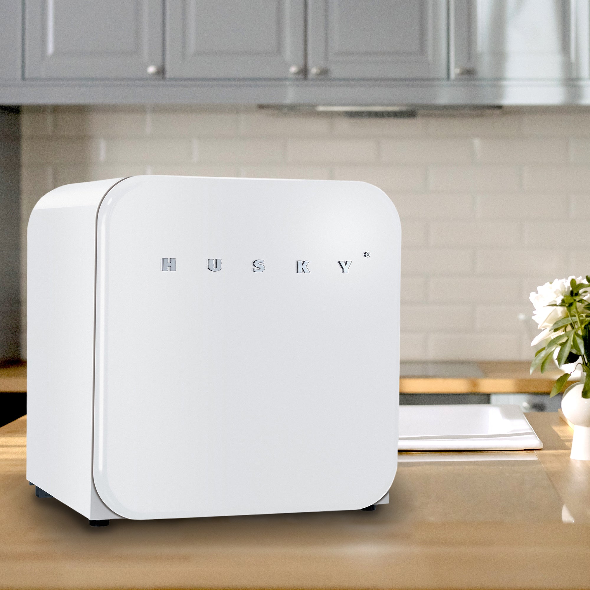 46L Countertop Retro Fridge (Red / White / Black)