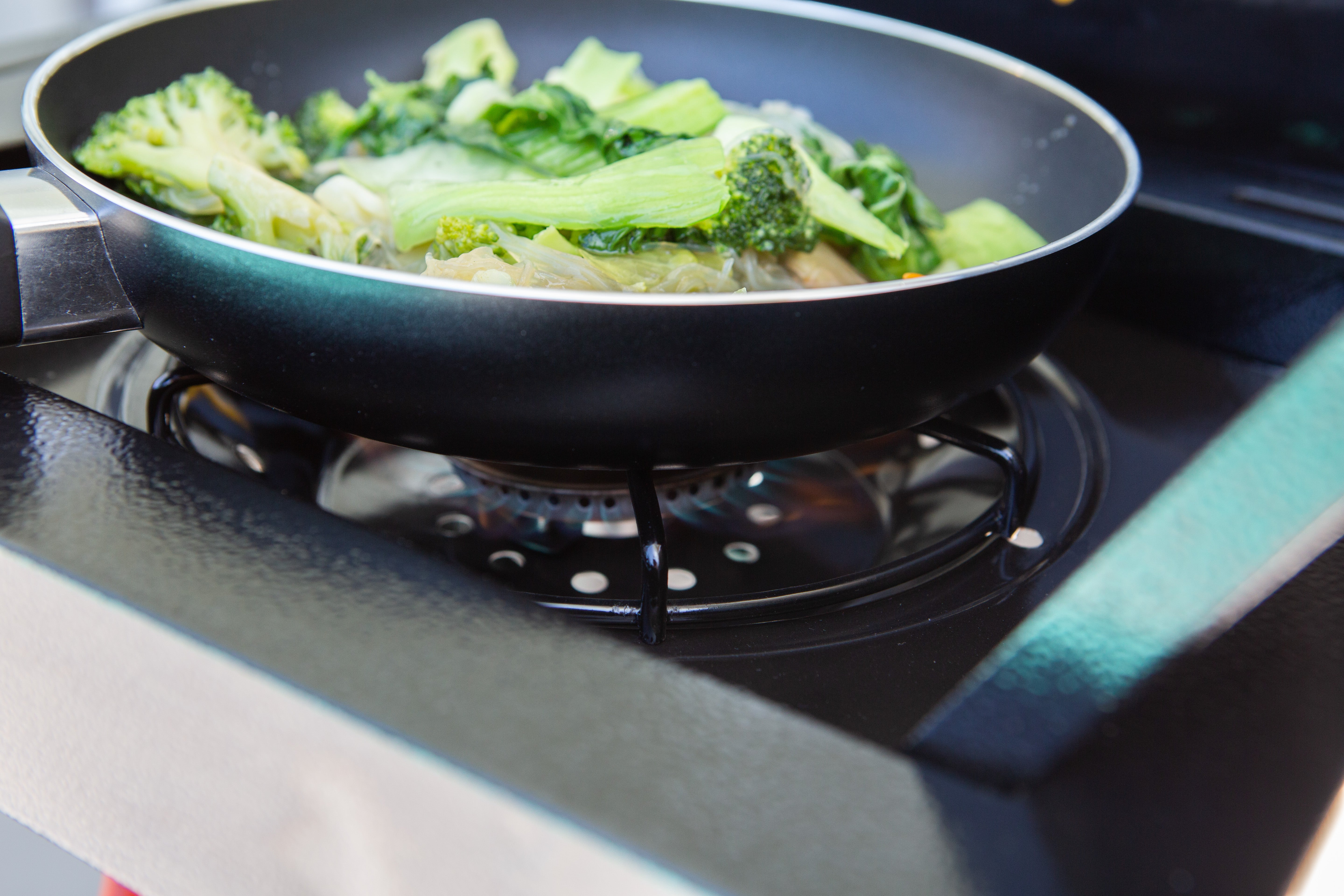 Finesse 5-Burner Stainless Steel Gas BBQ With Side Burner