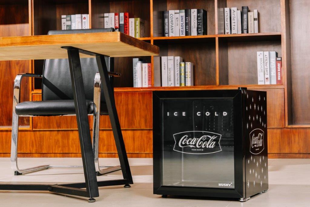 46L COUNTER-TOP BEVERAGE COOLER W/ GLASS DOOR - COCA COLA - BLACK