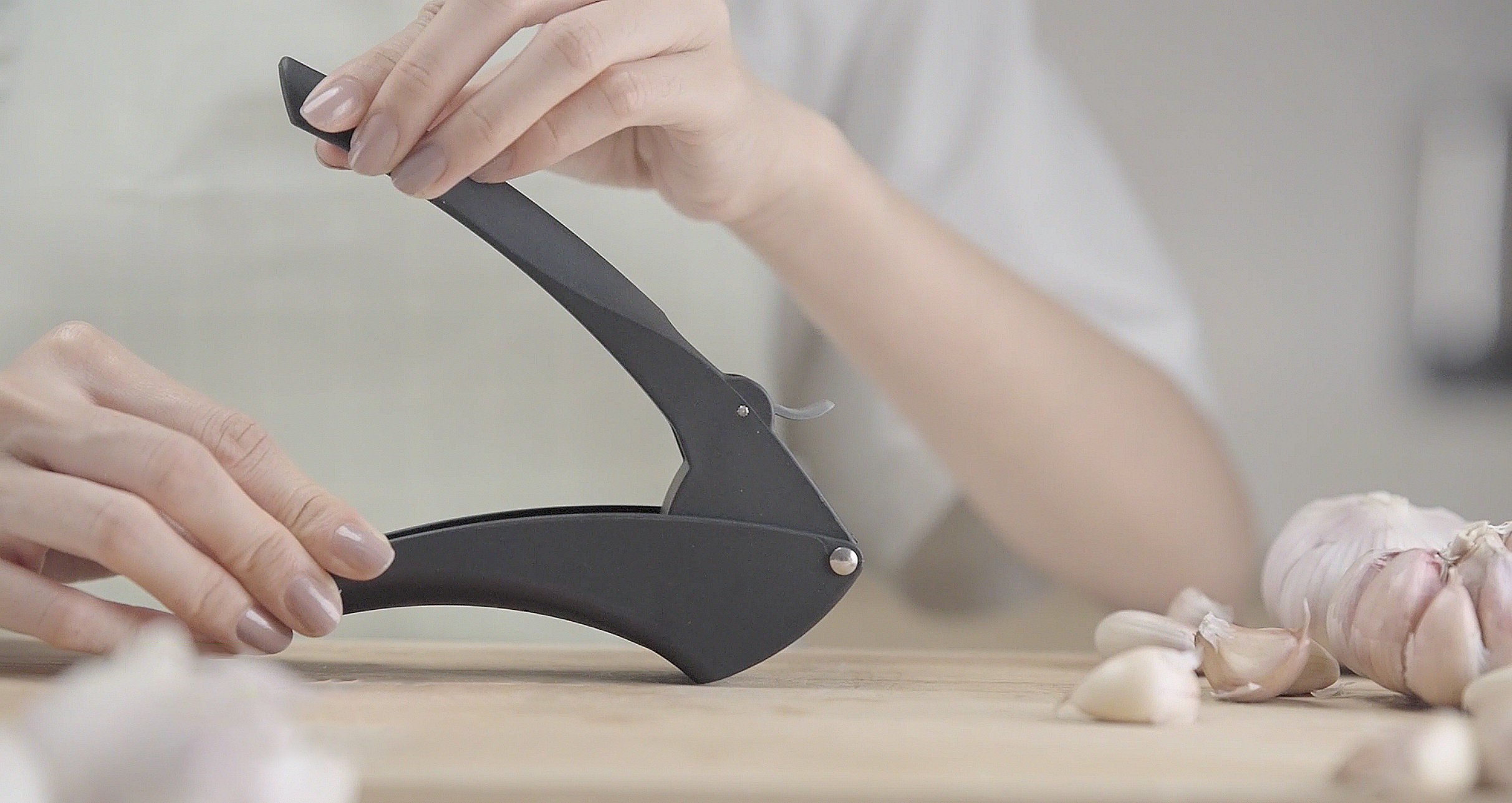 Fresh Choice Nylon Tabletop Garlic Press | No-Peel Garlic Crusher