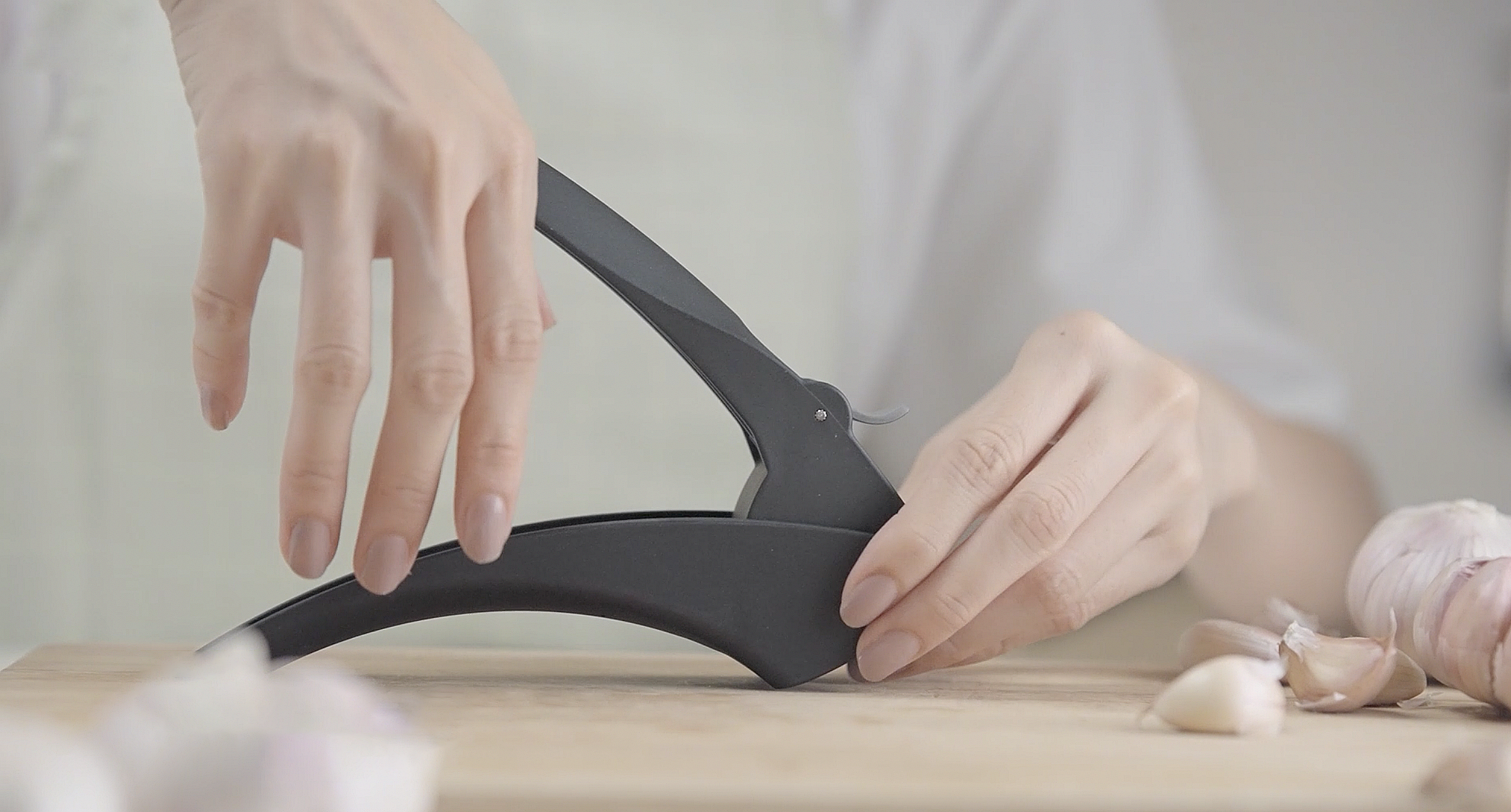 Fresh Choice Nylon Tabletop Garlic Press | No-Peel Garlic Crusher