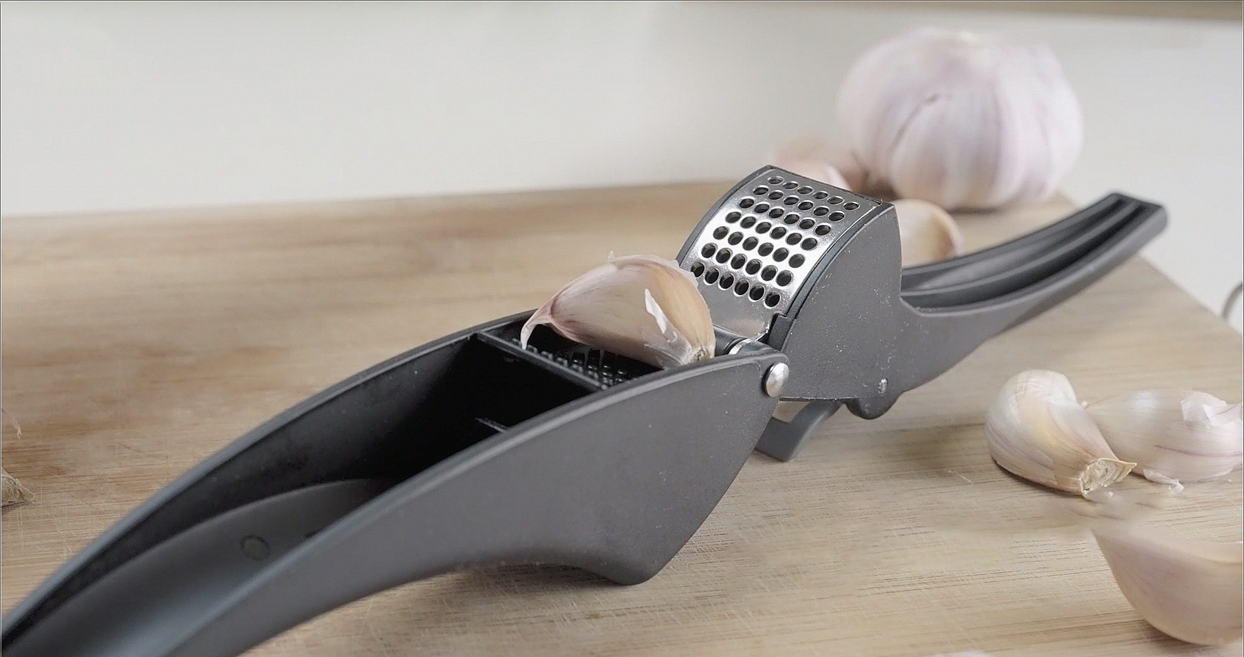 Fresh Choice Nylon Tabletop Garlic Press | No-Peel Garlic Crusher